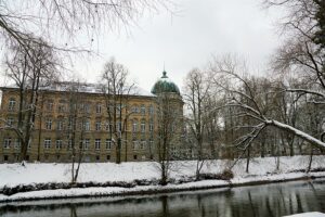Handelshochschule und die digitale Transformation der Wirtschaft